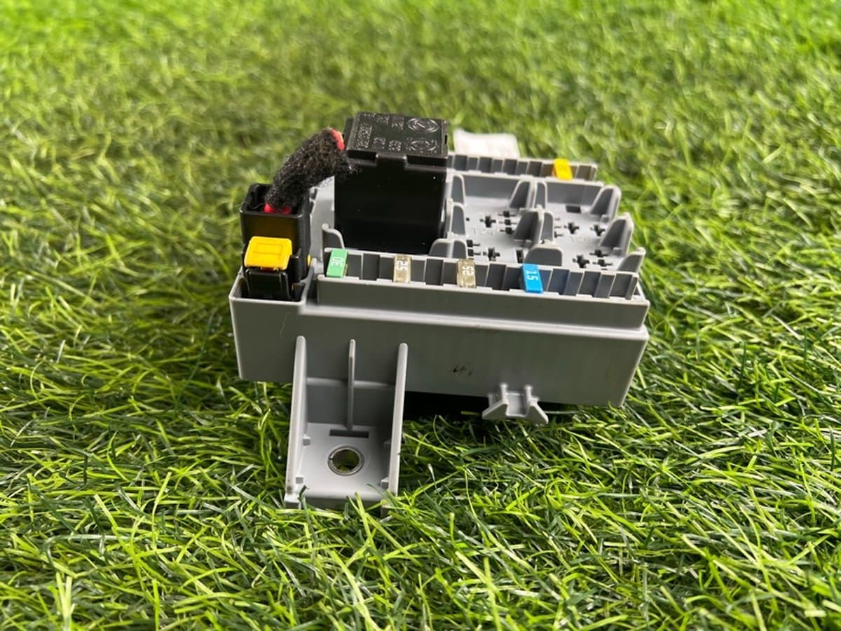 Блок предохранителей — фото 7