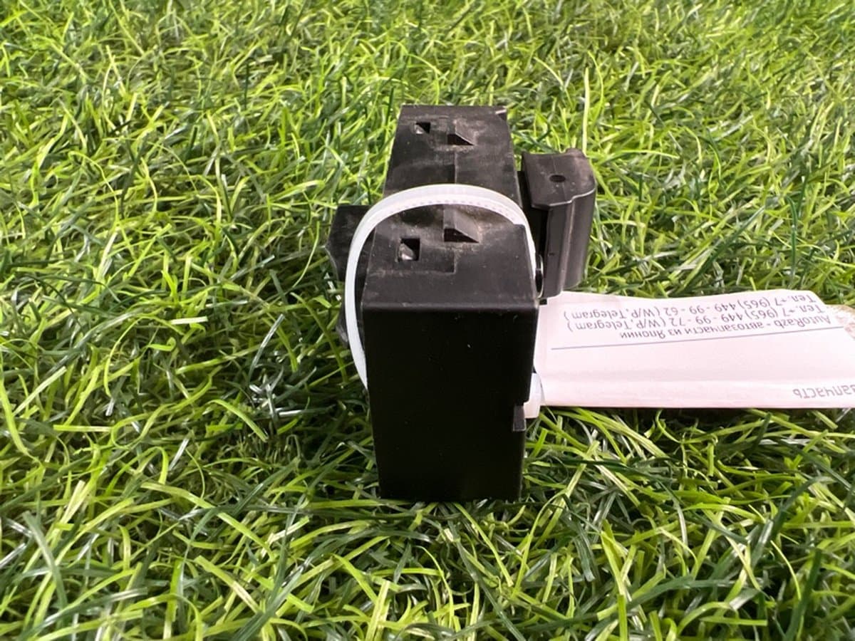 Кнопка стеклоподъемника — фото 4
