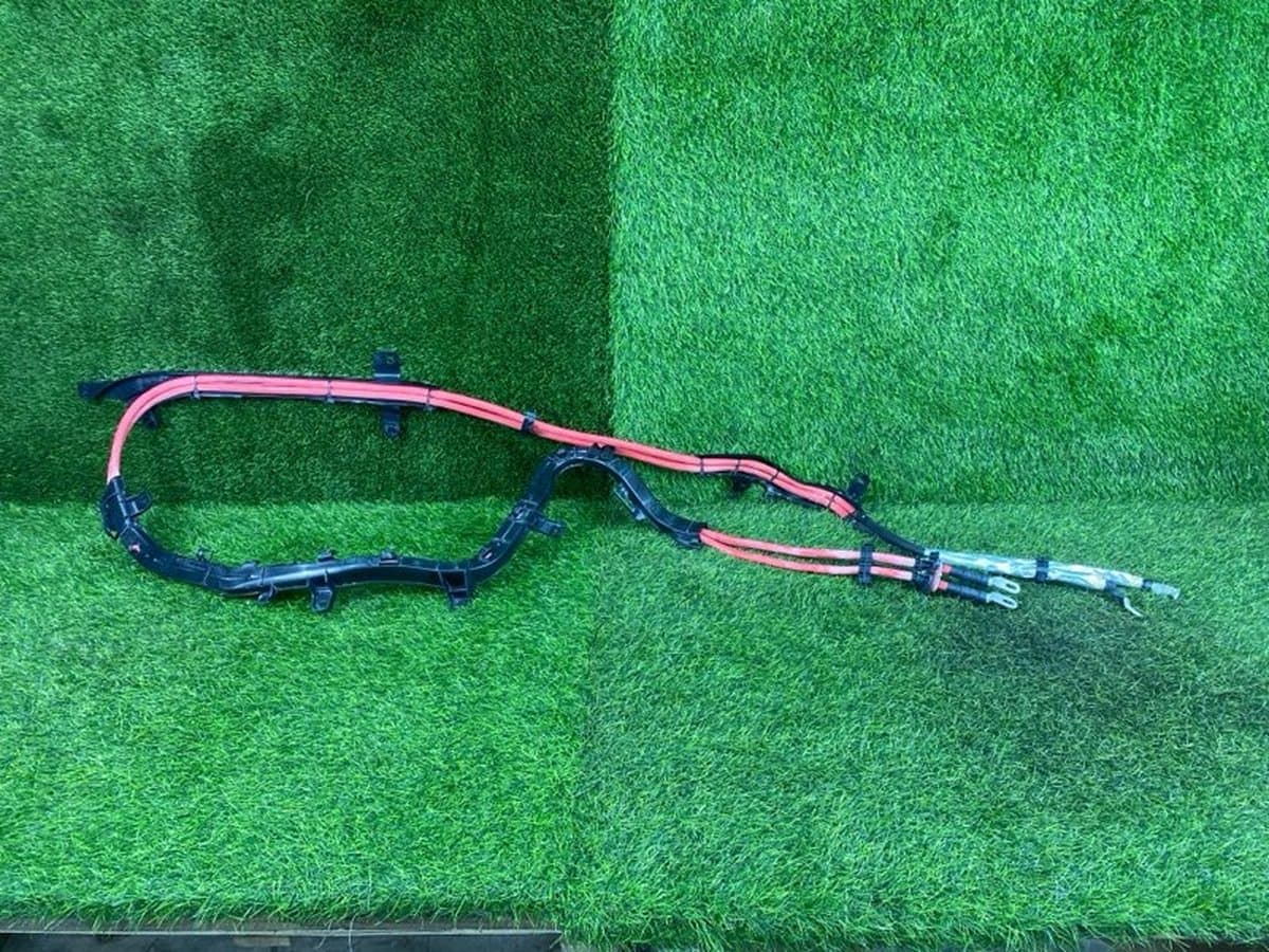 Плюсовой провод аккумулятора