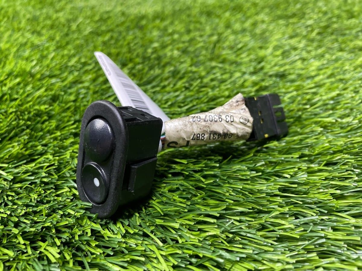 Кнопка стеклоподъемника — фото 5