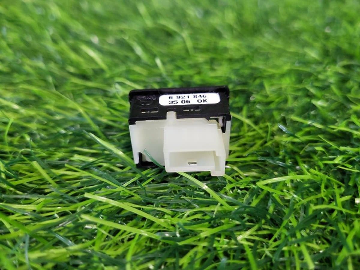 Кнопка открывания багажника — фото 7