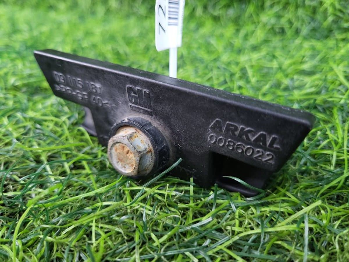 Крепление аккумулятора — фото 6