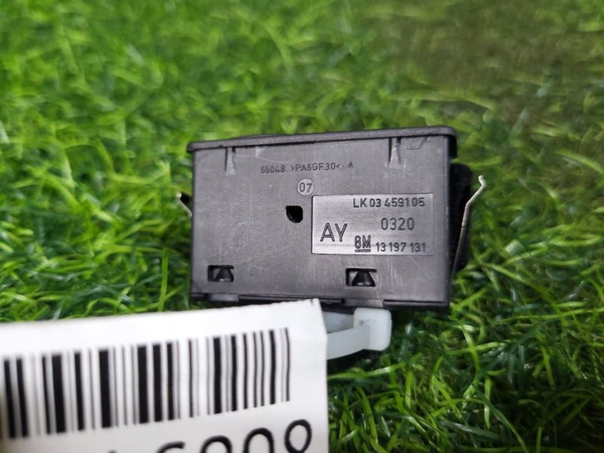 Кнопка стеклоподъемника — фото 2