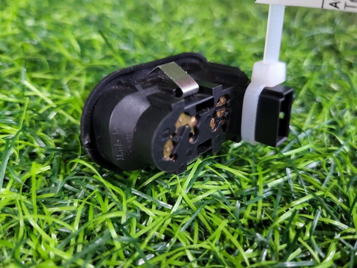 Кнопка стеклоподъемника — фото 10