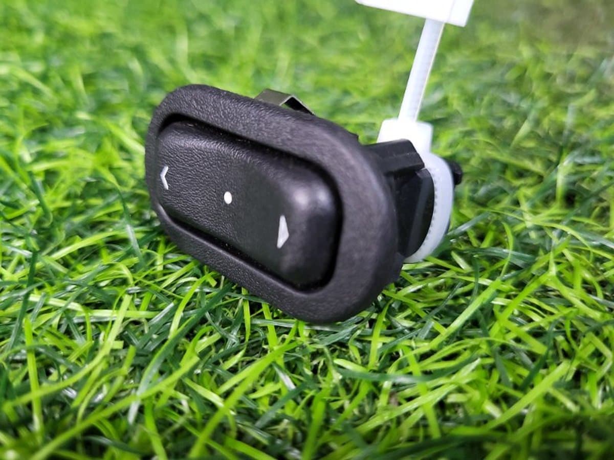 Кнопка стеклоподъемника — фото 5