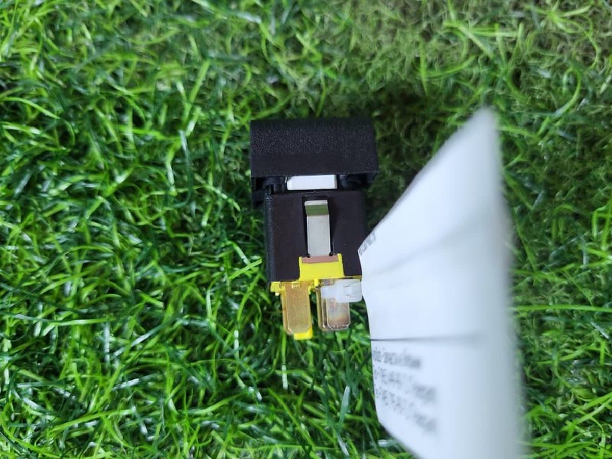 Кнопка обогрева заднего стекла — фото 8